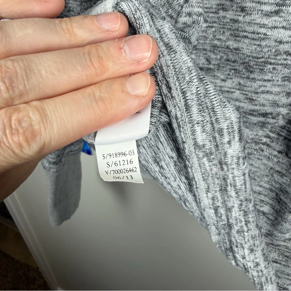 Athleta Sweater Top Womens Large Heather Gray Cowl Neck Thumb Holes Running Gym